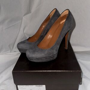 Gucci Suede Platform Round Toe Pumps